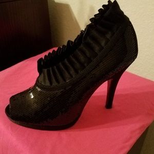 Sz 7 black sequin heels